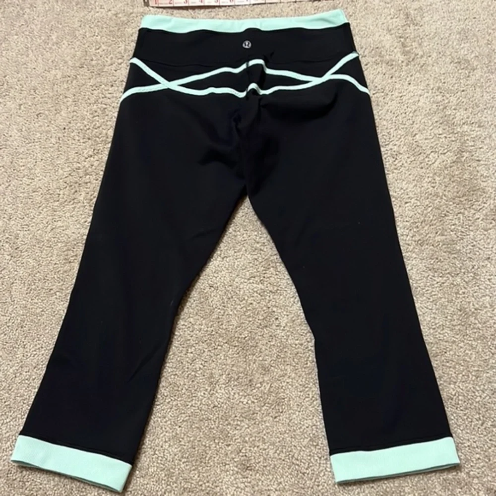LULULEMON black & aqua yoga pants Size 6
